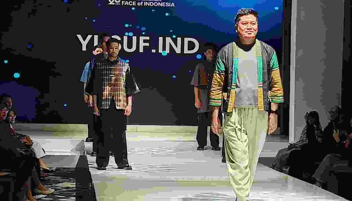 Hendra Mohamad Yusuf Dari Brand Yusuf Indonesia Mengubah Stigma Bahwa Tenun Tidak Hanya kalangan Atas, Anak Muda Juga Harus Bangga Memakai Desain Yang Lebih Fresh & Modern